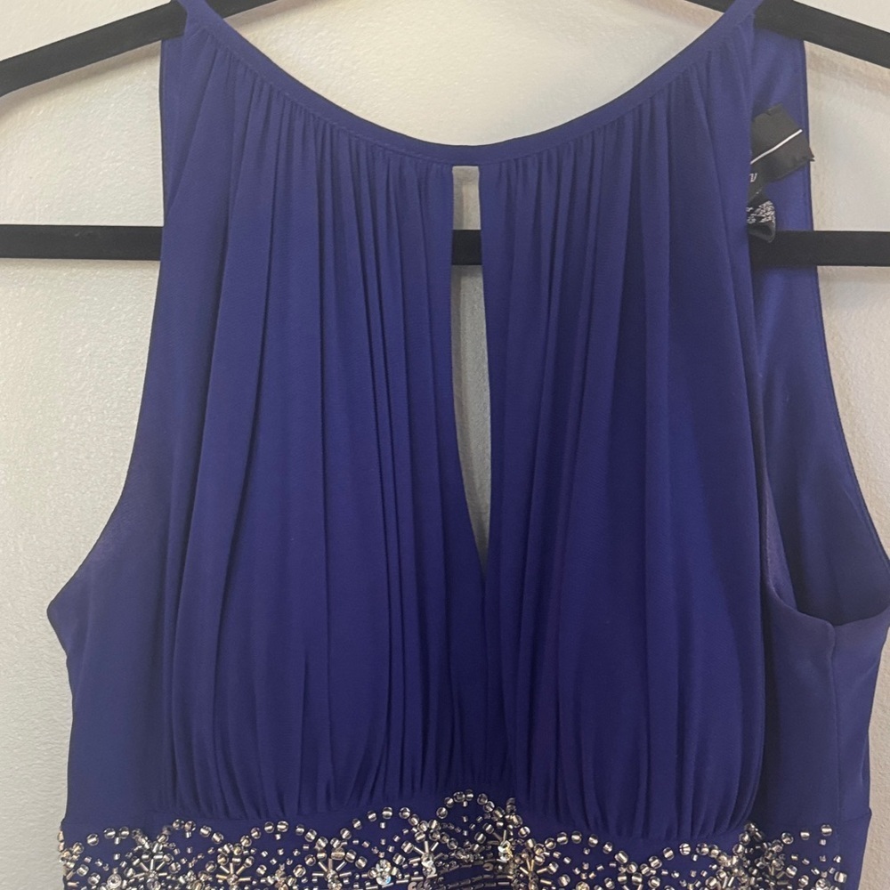 R & M Collection Elegant Blue Evening Dress with Embellished Waist - Picture 4 of 7